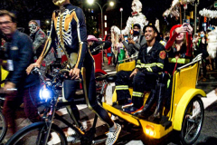 The 2021 New York Halloween Parade took off again this year after one year off due to COVID. This spooktakular event started in the West Village on Spring St and followed down 6th Ave where performers, floats and a diverse set of costumes marched down for spectators.
Hundreds gathered together again to enjoy this iconic event. (C) Bianca Otero. October 31, 2021. NYC