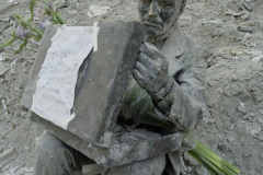 September 13, 2001--World Trade Center--Double Check (1982), a statue by sculptor John Seward Johnson II, of a businessman checking his attaché case, is pictured with a note taped to the briefcase at Liberty Plaza Park, across from the World Trade Center on September 13, 2001.  The note reads: "IN MEMORY OF THEOSE WHO HAD GAVE THEIR LIVES TO TRY AND SAVE SO MANY". (©2001 Kevin P. Coughlin/Independent Photojournalist)