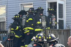 All Hands Fire
Simondson Place
Staten Island
Wednesday, August 10, 2022
Photographs by:
Mary DiBiase Blaich 

An All-Hands fire was first reported at 10:24 am Wednesday morning (08-10-2022) for fire in a private dwelling on Simondson Place in Staten Island.  Fire reports said searches in the fire apartment were delayed due to clutter.  One fireman was spotted cooling his head with water alongside his rig.