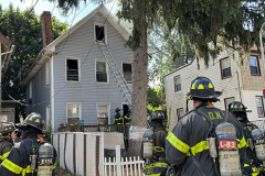 All Hands Fire
Simondson Place
Staten Island
Wednesday, August 10, 2022
Photographs by:
Mary DiBiase Blaich 

An All-Hands fire was first reported at 10:24 am Wednesday morning (08-10-2022) for fire in a private dwelling on Simondson Place in Staten Island.  Fire reports said searches in the fire apartment were delayed due to clutter.  One fireman was spotted cooling his head with water alongside his rig.