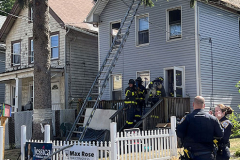 All Hands Fire
Simondson Place
Staten Island
Wednesday, August 10, 2022
Photographs by:
Mary DiBiase Blaich 

An All-Hands fire was first reported at 10:24 am Wednesday morning (08-10-2022) for fire in a private dwelling on Simondson Place in Staten Island.  Fire reports said searches in the fire apartment were delayed due to clutter.  One fireman was spotted cooling his head with water alongside his rig.