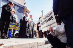 An “ad-hoc” committee of Rabbis for Peace in Ukraine organized a peaceful rally in front of the United States Mission to the UN. In order to “raise a voice of moral conscience.” During the Fast of Esther on the eve of Purim. Rabbi  Avi Weiss of The Bayit and other Rabbinical community figures spoke to the public on the need for peace and understanding and necessity to end the war. 
In conclusion of the rally was a peaceful civil disobedience.  
Manhattan, NYC. Wednesday, March 16, 2022. (C) Bianca Otero