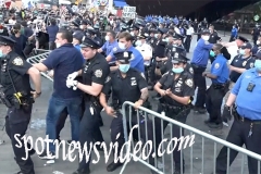 NYPD moves forward to remove protesters from the Barclay’s