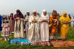 Members of the Islamic Society of Bay Ridge join in prayer at the Eid-Al-Adha celebration in Bensonhurst, Brooklyn, NY, on July 20, 2021. (Photo by Gabriele Holtermann for Brooklyn Paper)