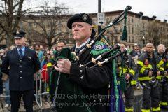 A bagpipe player marches in the St. Patrick's Day Parade in the Park Slope neighborhood of Brooklyn, NY, on Mar. 20, 2022. (Photo by Gabriele Holtermann)
