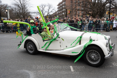 Brooklynites enjoy the return of the St. Patrick's Day Parade in the Park Slope neighborhood of Brooklyn, NY, on Mar. 20, 2022. (Photo by Gabriele Holtermann)