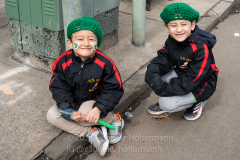 Brooklynites enjoy the return of the St. Patrick's Day Parade in the Park Slope neighborhood of Brooklyn, NY, on Mar. 20, 2022. (Photo by Gabriele Holtermann)