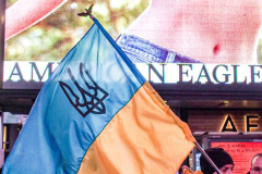 Hundreds of Ukrainians took to Times Square to protest the Russian invasion of the Ukraine and to welcome a protest car rally that started in Brooklyn, New York and ended in the Square.
Together they chanted “Stop Putin’s War” and “Protect Ukrainian Skies” amongst others.
Many fear the unknown and for the worst while attacks and mayhem riddle the Ukraine still. Midtown, Manhattan. Friday, February 25, 2022