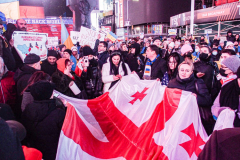 Hundreds of Ukrainians took to Times Square to protest the Russian invasion of the Ukraine and to welcome a protest car rally that started in Brooklyn, New York and ended in the Square.
Together they chanted “Stop Putin’s War” and “Protect Ukrainian Skies” amongst others.
Many fear the unknown and for the worst while attacks and mayhem riddle the Ukraine still. Midtown, Manhattan. Friday, February 25, 2022