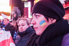 Hundreds of Ukrainians took to Times Square to protest the Russian invasion of the Ukraine and to welcome a protest car rally that started in Brooklyn, New York and ended in the Square.
Together they chanted “Stop Putin’s War” and “Protect Ukrainian Skies” amongst others.
Many fear the unknown and for the worst while attacks and mayhem riddle the Ukraine still. Midtown, Manhattan. Friday, February 25, 2022