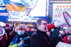Hundreds of Ukrainians took to Times Square to protest the Russian invasion of the Ukraine and to welcome a protest car rally that started in Brooklyn, New York and ended in the Square.
Together they chanted “Stop Putin’s War” and “Protect Ukrainian Skies” amongst others.
Many fear the unknown and for the worst while attacks and mayhem riddle the Ukraine still. Midtown, Manhattan. Friday, February 25, 2022