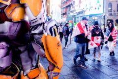 Hundreds of Ukrainians took to Times Square to protest the Russian invasion of the Ukraine and to welcome a protest car rally that started in Brooklyn, New York and ended in the Square.
Together they chanted “Stop Putin’s War” and “Protect Ukrainian Skies” amongst others.
Many fear the unknown and for the worst while attacks and mayhem riddle the Ukraine still. Midtown, Manhattan. Friday, February 25, 2022