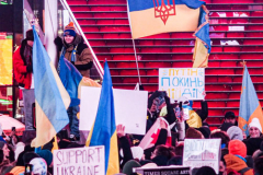 Hundreds of Ukrainians took to Times Square to protest the Russian invasion of the Ukraine and to welcome a protest car rally that started in Brooklyn, New York and ended in the Square.
Together they chanted “Stop Putin’s War” and “Protect Ukrainian Skies” amongst others.
Many fear the unknown and for the worst while attacks and mayhem riddle the Ukraine still. Midtown, Manhattan. Friday, February 25, 2022