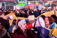 Hundreds of Ukrainians took to Times Square to protest the Russian invasion of the Ukraine and to welcome a protest car rally that started in Brooklyn, New York and ended in the Square.
Together they chanted “Stop Putin’s War” and “Protect Ukrainian Skies” amongst others.
Many fear the unknown and for the worst while attacks and mayhem riddle the Ukraine still. Midtown, Manhattan. Friday, February 25, 2022
