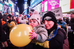 Hundreds of Ukrainians took to Times Square to protest the Russian invasion of the Ukraine and to welcome a protest car rally that started in Brooklyn, New York and ended in the Square.
Together they chanted “Stop Putin’s War” and “Protect Ukrainian Skies” amongst others.
Many fear the unknown and for the worst while attacks and mayhem riddle the Ukraine still. Midtown, Manhattan. Friday, February 25, 2022