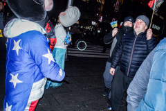 Hundreds of Ukrainians took to Times Square to protest the Russian invasion of the Ukraine and to welcome a protest car rally that started in Brooklyn, New York and ended in the Square.
Together they chanted “Stop Putin’s War” and “Protect Ukrainian Skies” amongst others.
Many fear the unknown and for the worst while attacks and mayhem riddle the Ukraine still. Midtown, Manhattan. Friday, February 25, 2022