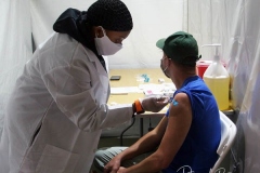 A Pharmacist prepares the Johnson & Johnson's single-shot dose, for COVID-19 vaccinations at Penn Station in New York, New York, USA, 12 May 2021. The pop-up site is part of a city-wide initiative to get more New Yorkers and tourists vaccinated. Those who receive the free vaccine, Johnson & Johnson's single-shot dose, will receive a free seven-day MetroCard pass. The walk-up vaccines will be offered at Penn Station, Grand Central Terminal, Broadway Junction, and other stations through 16 May.