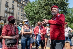 Curtis Sliwa, founder of the Guardian Angels, talks to a group of Upper West Siders about the hotels turned homeless shelters in New York City on August 9, 2020. Residents have complained about an uptick in crime and drugs as well as the housing of sexual offenders in the neighborhood. (Photo by Gabriele Holtermann)