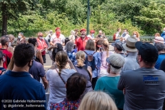 Curtis Sliwa, founder of the Guardian Angels, talks to a group of Upper West Siders about the hotels turned homeless shelters in New York City on August 9, 2020. Residents have complained about an uptick in crime and drugs as well as the housing of sexual offenders in the neighborhood. (Photo by Gabriele Holtermann)