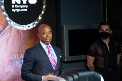 NYC & Company Kickoffs NYC Winter Outing with Mayor Eric Adams, Fred Dixon, Charlotte St. Martin, Anthony E. Malkin, Marlene Poynder, David Burke, TrenÕness Woods-Black, and Cast members from Aladdin and Chicago at the Empire State Building, 1/18/22.  NYC Mayor Eric Adams addresses the crowd.