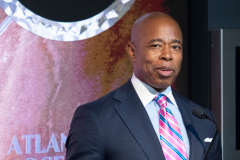 NYC & Company Kickoffs NYC Winter Outing with Mayor Eric Adams, Fred Dixon, Charlotte St. Martin, Anthony E. Malkin, Marlene Poynder, David Burke, Tren’ness Woods-Black, and Cast members from Aladdin and Chicago at the Empire State Building, 1/18/22.  NYC Mayor Eric Adams addresses the crowd.