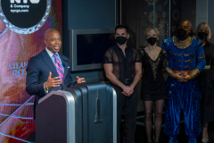 NYC & Company Kickoffs NYC Winter Outing with Mayor Eric Adams, Fred Dixon, Charlotte St. Martin, Anthony E. Malkin, Marlene Poynder, David Burke, Tren’ness Woods-Black, and Cast members from Aladdin and Chicago at the Empire State Building, 1/18/22.  NYC Mayor Eric Adams addresses the crowd.