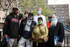 09-15-2020 - Mayor Bill de Blasio visits Coney Island to help prep Rosh Hashanah holiday food donation packages for seniors and has a meeting with locals and Rabbi Moshe Wiener  (exec. dir. or the local JCC) before the start of the Jewish New Year. Photo by Erica Price