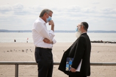 09-15-2020 - Mayor Bill de Blasio visits Coney Island to help prep Rosh Hashanah holiday food donation packages for seniors and has a meeting with locals and Rabbi Moshe Wiener  (exec. dir. or the local JCC) before the start of the Jewish New Year. Photo by Erica Price