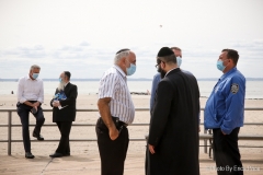 09-15-2020 - Mayor Bill de Blasio visits Coney Island to help prep Rosh Hashanah holiday food donation packages for seniors and has a meeting with locals and Rabbi Moshe Wiener  (exec. dir. or the local JCC) before the start of the Jewish New Year. Photo by Erica Price