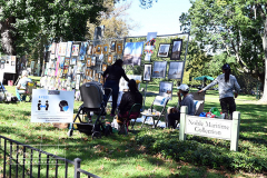 Saturday, September 25, 2021
Snug Harbor Cultural Center
Staten Island, NY
Photographs by
Mary DiBiase Blaich

The Staten Island Museum's 71st Annual Fence Show, highlighting art and fine crafts, was held today at  Snug Harbor Cultural Center  in Livingston, Staten Island.