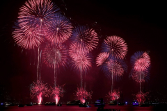 Fireworks light up the sky above the East River in New York City to celebrate Independence Day on July 4, 2021 in New York City. The fireworks were sponsored department store chain Macy's. (Photo by Andrew Schwartz)