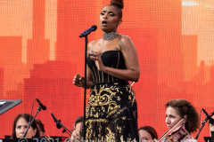 Accompanied by the NY Philharmonic, Jennifer Hudson vows the crowd with her performance of Nessun Dorm at the "We Love NYC Homecoming Concert." (Photo by Gabriele Holtermann)