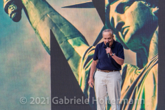 Senator Chuck Schumer addresses the crowd the "We Love NYC Homecoming Concert" on the Great Lawn in Central Park. (Photo by Gabriele Holtermann)