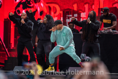 Hip Hop legend LL Cool J performs for the crowd attending the "We Love NYC Homecoming Concert" on the Great Lawn in Central Park.(Photo by Gabriele Holtermann)