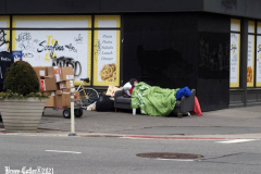 December 27, 2021  New York , homeless person found a sofa that was tossed out in the trash and is using it as his bed in the streets of New York City.