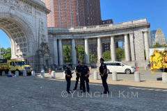 July 19, 2022. Homeless Sweep, NYC. Mayor Eric Adams administration’s push to clear the city of homeless encampments on the sidewalk. Sweep today entrance to the Manhattan Bridge. Photo by Yunghi Kim / Contact Press Images.