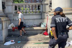 July 19, 2022. Homeless Sweep, NYC. Mayor Eric Adams administration’s push to clear the city of homeless encampments on the sidewalk. Sweep today entrance to the Manhattan Bridge. Photo by Yunghi Kim / Contact Press Images.