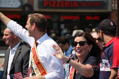 Assemblyman Edward C. Braunstein (Assembly District 26) and Kathy Hochul (Governor of New York) marching in Little Neck Memorial Day Parade.