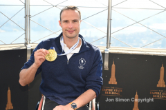 NYC 50th Anniversary Marathon Winners get a private tour of the Empire State Building observation deck 11/8/21.