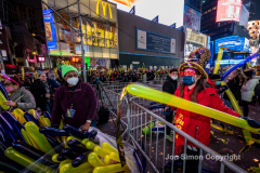 Balloons are handed out to the revelers in Times Sq. 12/31/21.