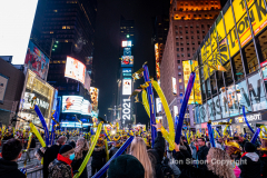 Revelers enjoy the last few minutes of 2021 before the Ball Drop toi bring in 2022 in Times Square. 21/31/21.