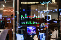 Recently appointed NYC Mayor, ERIC ADAMS, rang the bell at the NEW YORK STOCK EXCHANGE on Monday, February 28, 2022. Mayor Adams also called himself a “compassionate capitalist” as well as getting over the “hurdles” of lifting the mask mandate for school children and finally hinted that the market could possibly take a “hit” due to the possible full war in Ukraine. (C) Bianca Otero