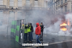 paris riots 2018 violent clashes between police and demonstraters