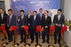 Prime Minister Pham Minh Chinh who is in New York for a week-long working trip to the US makes a stop at the FPT USA Corp office for the opening ribbon cutting ceremony at 295 Madison Avenue in New York, NY on Sunday May 15, 2022

Photography by Enid B. Alvarez