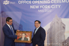 Prime Minister Pham Minh Chinh who is in New York for a week-long working trip to the US makes a stop at the FPT USA Corp office for the opening ribbon cutting ceremony at 295 Madison Avenue in New York, NY on Sunday May 15, 2022

Photography by Enid B. Alvarez