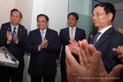 Prime Minister Pham Minh Chinh who is in New York for a week-long working trip to the US makes a stop at the FPT USA Corp office for the opening ribbon cutting ceremony at 295 Madison Avenue in New York, NY on Sunday May 15, 2022

Photography by Enid B. Alvarez
