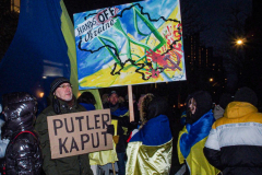 Several hundred came together to protest the Russian invasion of Ukraine in front of the Russian Consulate in the Upper East Side of Manhattan, Thursday, February 24, 2022. 
People from Ukraine or Ukrainian decent as well as Latvian, Estonian, Kazakh and even Russian came together to protest the invasion and support Ukraine and show solidarity. Students, professionals, and tourists endured the cold weather in a peaceful gathering. (C) Bianca Otero