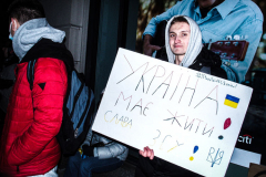 Several hundred came together to protest the Russian invasion of Ukraine in front of the Russian Consulate in the Upper East Side of Manhattan, Thursday, February 24, 2022. 
People from Ukraine or Ukrainian decent as well as Latvian, Estonian, Kazakh and even Russian came together to protest the invasion and support Ukraine and show solidarity. Students, professionals, and tourists endured the cold weather in a peaceful gathering. (C) Bianca Otero