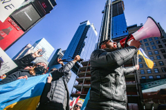 Ukranian supporters came together again  in Times Square, to speak in protest on their opposition of the Russian attack on Ukraine.
People from around the world took to the foghorns to speak their minds against the attack and to reinforce their solidarity together in support.
Times Square, Midtown, Manhattan, New York. Saturday, February 26, 2022. (C) Bianca Otero