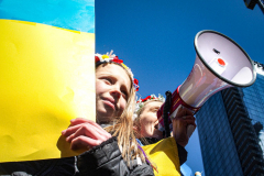 Ukranian supporters came together again  in Times Square, to speak in protest on their opposition of the Russian attack on Ukraine.
People from around the world took to the foghorns to speak their minds against the attack and to reinforce their solidarity together in support.
Times Square, Midtown, Manhattan, New York. Saturday, February 26, 2022. (C) Bianca Otero